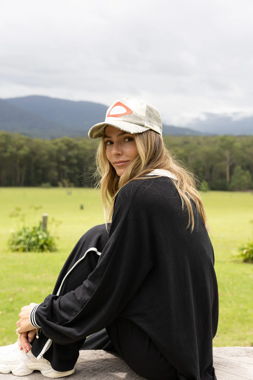 The GRLS L/S - Black - Image 9