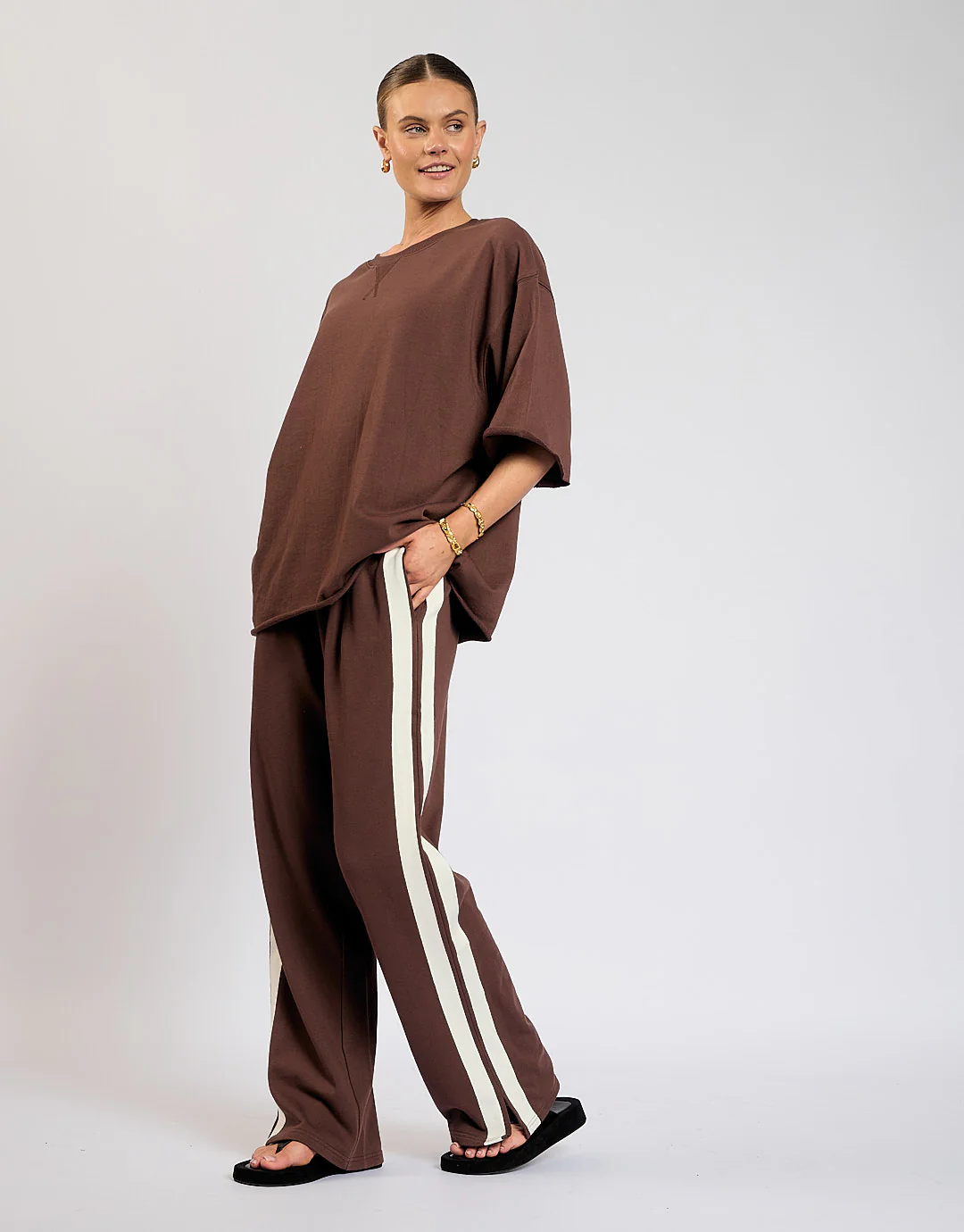 The Mason Tee / Chocolate - Image 4